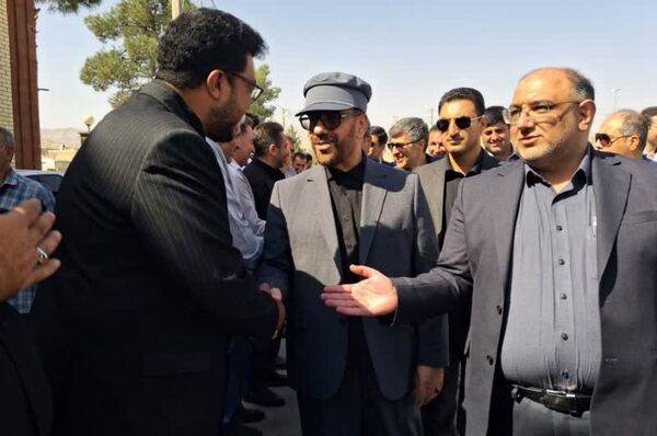 میثاق استاندار و مسئولان استانی با شهدا در سفر به زرقان