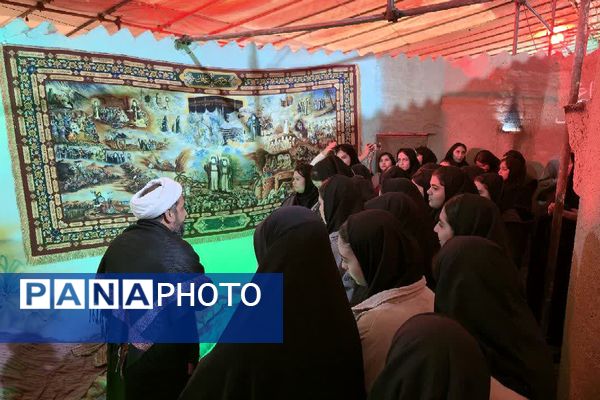 بازدید دانش‌آموزان دبیرستان یادگار امام از کوچه‌های بنی‌هاشم