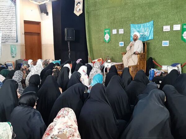 مراسم اعتکاف دانش‌آموزی در مسجد ۷۲ تن
