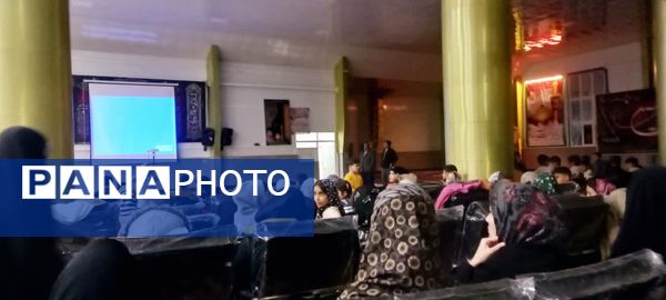 اکران انیمیشن یوز ایرانی رادر حسینیه روستای کاریزک