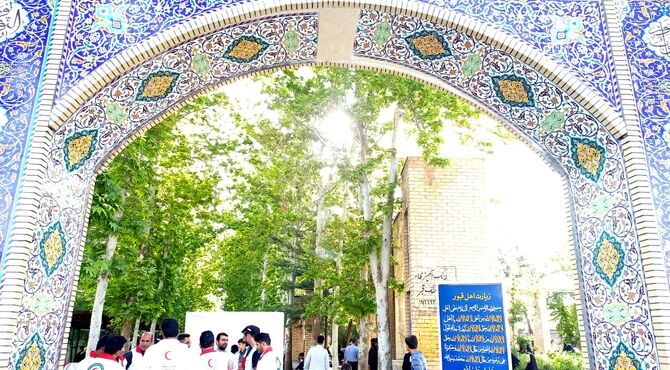 در روز عرفه، گلزار شهدای الشتر؛ صحنه‌ای از نیایش و تجدید پیمان با آرمان‌های شهدا