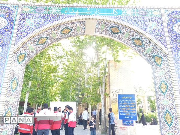 در روز عرفه، گلزار شهدای الشتر؛ صحنه‌ای از نیایش و تجدید پیمان با آرمان‌های شهدا