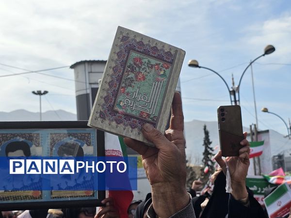 حضور پرشور دهه نودی‌های جهرمی در جشن انقلاب - 2