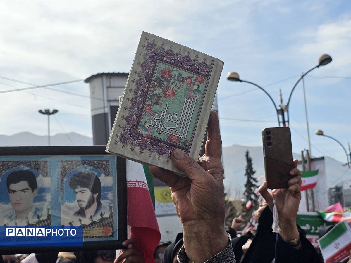 حضور پرشور دهه نودی‌های جهرمی در جشن انقلاب - 2