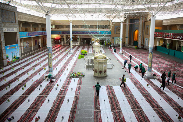 ضیافت افطاری ۲۵ هزار نفری حرم بانوی کرامت در شب میلاد کریم اهل بیت (ع)