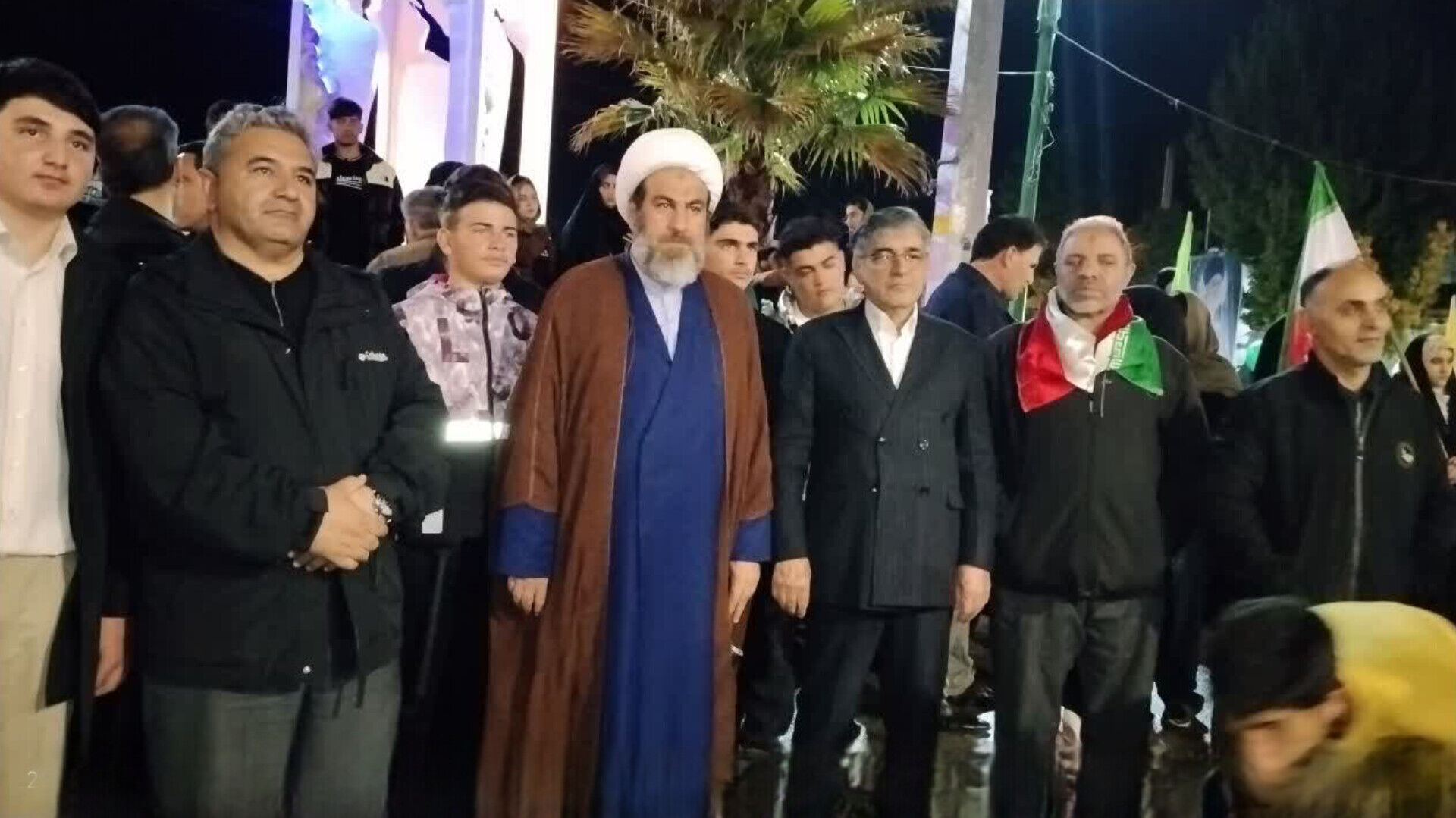 اجتماع مردم کوهدشت در زیربارش شدید باران