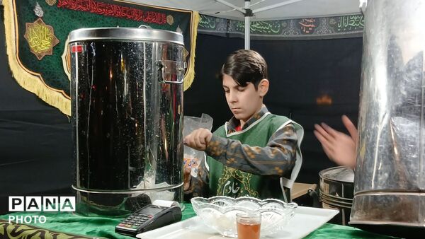 گذری بر سقاخانه قمر بنی هاشم در چهل و پنجمین شب از اجتماعات مردمی 