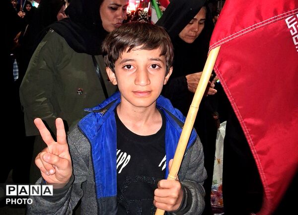 کودکان کاشمری پای کار انقلاب 
