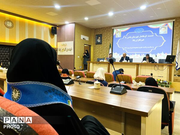  دیدار صمیمانه خبرنگاران پانا دانش‌آموزان دختر با فرماندار و مدیر آموزش و پرورش 
