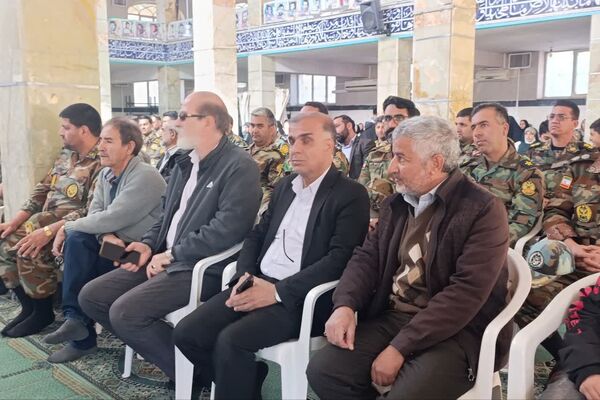 گل‌های سپاس بر مزار قهرمانان شیراز