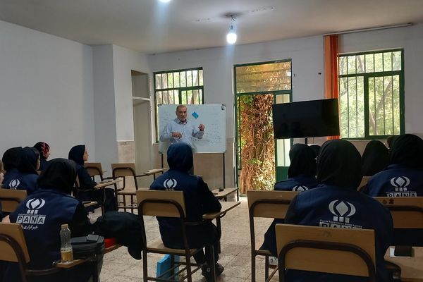 حضور مشاور وزیر امور تشکل‌ها در جمع خبرنگاران روایت مدرسه