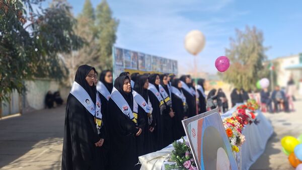 جشن دهه فجر  درمدرسه پاکدل