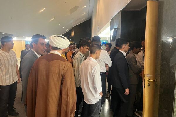 بازدید دانش آموزان دبیرستان نمونه آیت‌الله خامنه‌ای کاشمر از مجلس شورای اسلامی
