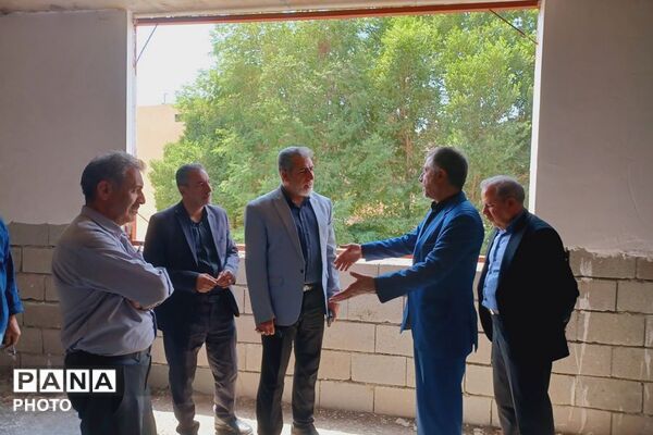 بازدید نماینده مجلس و مدیر آموزش‌و‌پرورش فیروزکوه از پروژه بازسازی مدرسه امیرکبیر