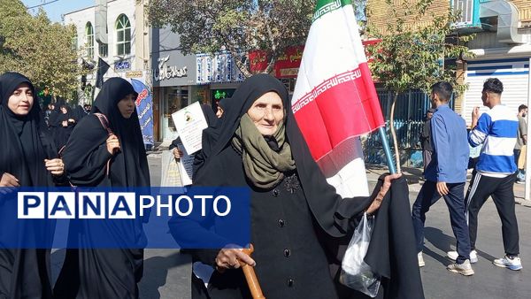 حضور پرشور دانش آموزان اراکی در یوم الله 13 آبان 