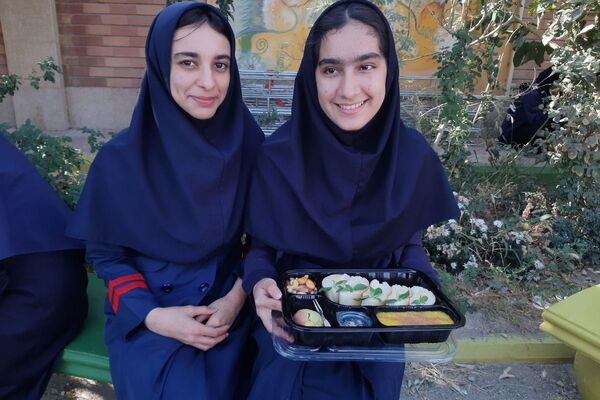 برگزاری اردوی درون‌مدرسه‌ای با محوریت صبحانه سالم در آموزشگاه هیأت امنایی فرزانگان ملارد