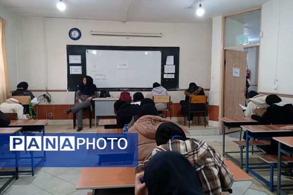 برگزاری امتحانات نوبت اول در دبیرستان دخترانه نرجس باقرشهر 