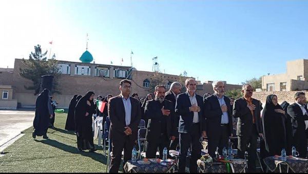 آئین نواختن زنگ انقلاب در دبیرستان حجاب بافق