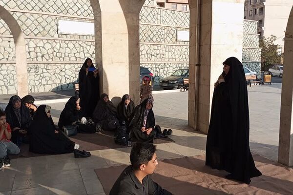غبارروبی مزار شهدای گمنام در رودهن 