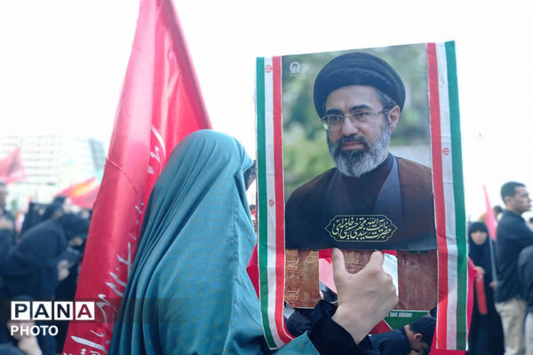 مشهد در سوگ؛ بدرقه باشکوه رهبر شهید انقلاب در جوار بارگاه رضوی/۲