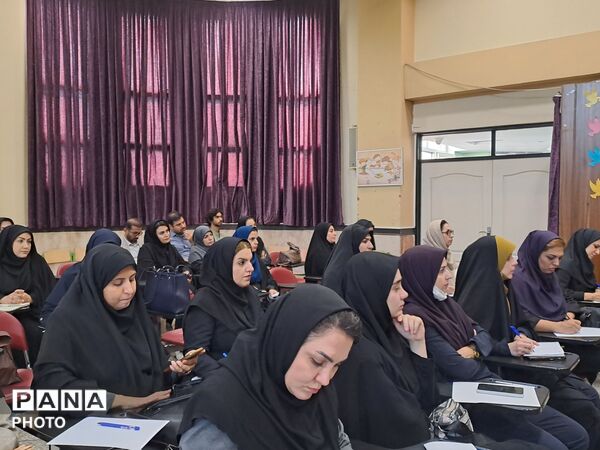 نخستین نشست هم‌اندیشی مراقبین سلامت منطقه ۱۰ تهرا‌ن در سال تحصیلی جدید