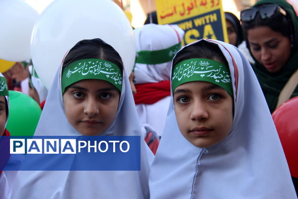 راهپیمایی ۱۳ آبان روز غلبه بر استکبار جهانی دانش‌آموزان شهر یزد