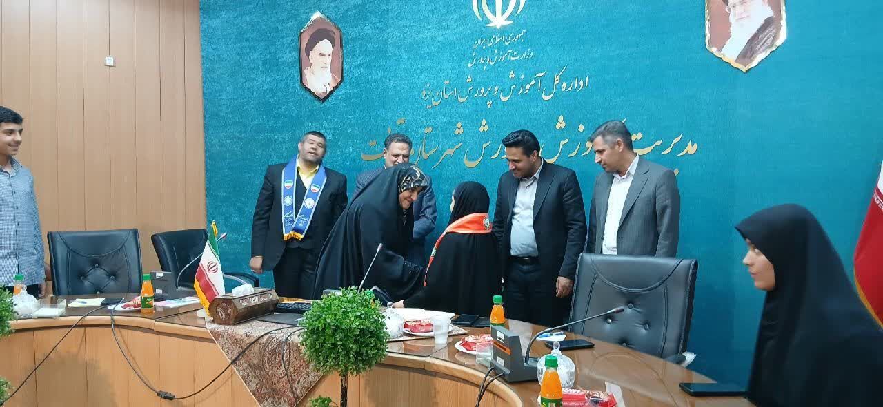 نشست خبرنگاران پانا تفت با رئیس سازمان دانش‌آموزی استان یزد