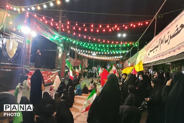 شهرک امیریه؛ صحنه همدلی و روایت مقاومت با برگزاری تجمع میدانی و تئاتر «پناه»
