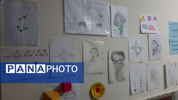 نمایشگاه دست‌سازهای دانش‌آموزان دبیرستان فرهنگیان ناحیه ۷ مشهد 