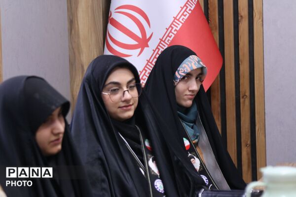 تقدیر از مربیان و دانش‌آموزان پیشتاز در فعالیت موکب‌های سازمان دانش‌آموزی شهر تهران