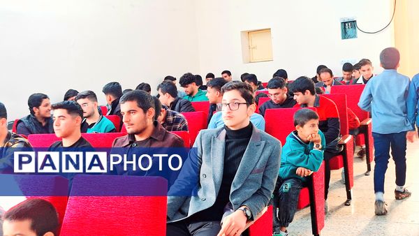 تجلیل از دانش‌آموزان نخبه مسابقات قرآن، عترت و نماز و تربیت‌بدنی