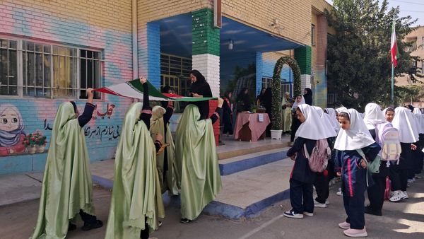 آیین افتتاح طرح مصباح الهدی با عطر پرچم حسینی در دبستان هدی