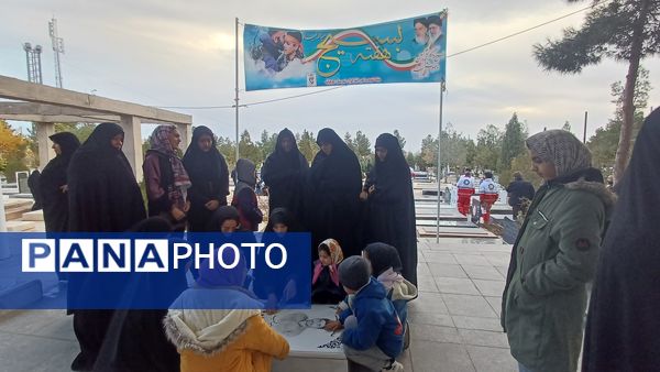 آیین غبارروبی و عطر افشانی قبور مطهر شهدای والامقام شهر کوهپایه