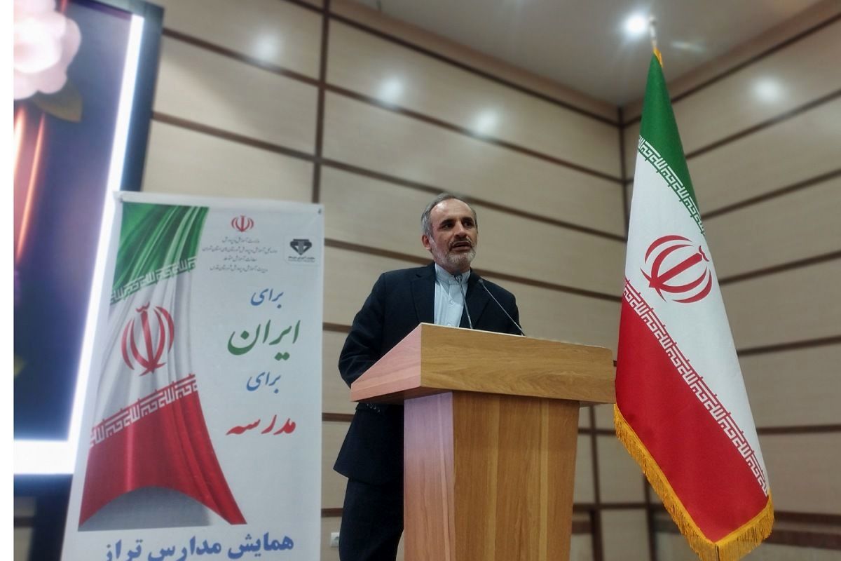 ترسیم نقشه راه مدیریت مدارس؛ برگزاری همایش مدارس تراز ویژه مدیران متوسطه اول در شهرستان قدس