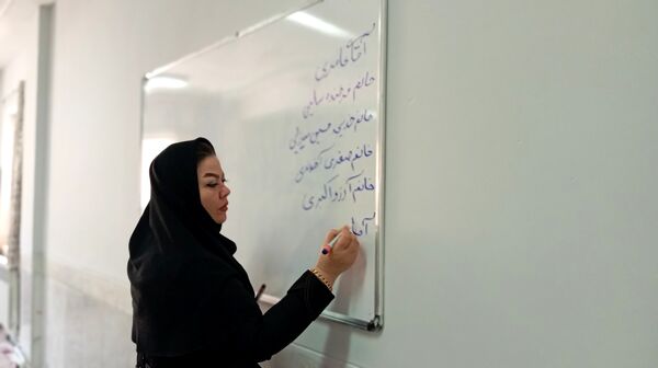 ارتقای مشارکت اولیا و مربیان در هنرستان حضرت زهرا (س) بن