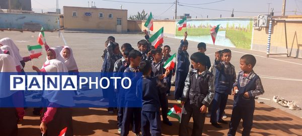 تقدیر از دانش‌آموزان برتر قرآنی در دبستان حضرت رقیه (س)