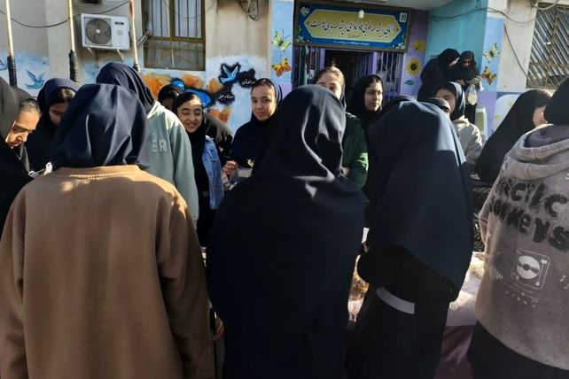 بازارچه کارآفرینی در دبیرستان شاهد ریحانه