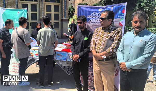 گامی مؤثر برای آینده تحصیلی دانش‌آموزان؛ میز خدمت مشاوران پاکدشتی 