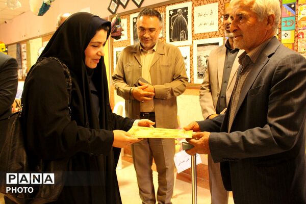 آثار هنرجویان هنرستان‌های ناحیه یک همدان به نمایش درآمد