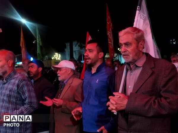 تداوم حضور مردم نیشابور در دویست‌وسی‌امین شب از شهادت قائد امت 