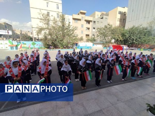 از درس تا دفاع مقدس،دانش آموزان پای کار یاد شهدا با طنین صدای زنگ مقاومت و ایثار 