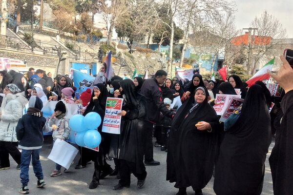 راهپیمایی پرشور ۲۲بهمن در رودهن 