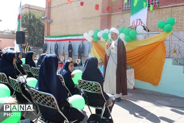 آغاز سال تحصیلی در دبیرستان الزهرا(س) با جشن جوانه‌ها