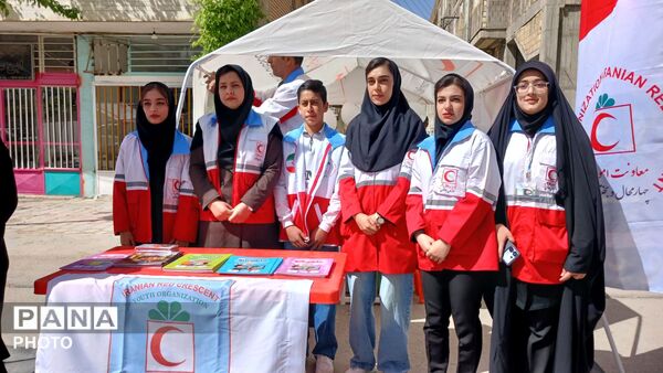 موکب عشق؛ تجدید عهد خادمان هلال‌احمر فارسان با راه  سردار سلیمانی