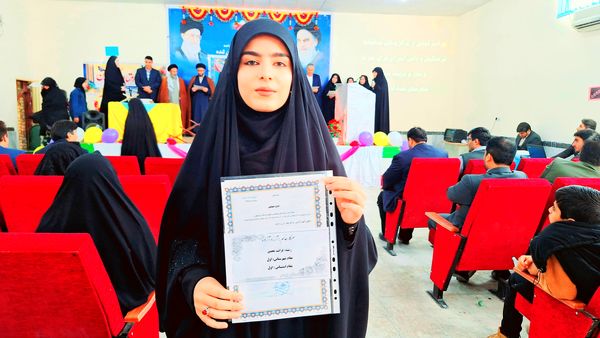 تجلیل از دانش‌آموزان نخبه مسابقات قرآن، عترت و نماز و تربیت‌بدنی