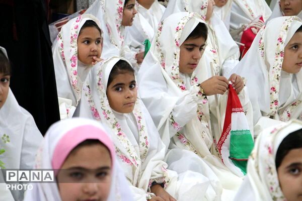 طنین بندگی در جشن تکلیف دانش‌آموزان دختر شهرستان قرچک