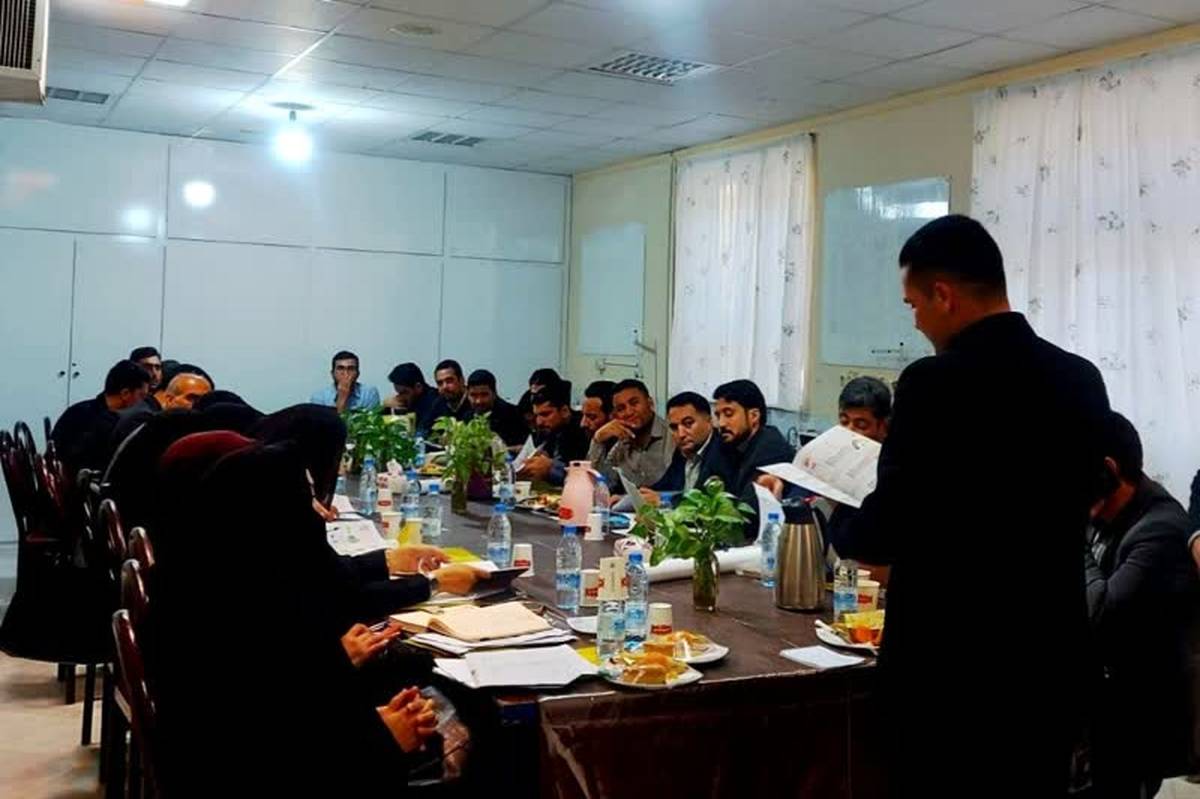 مدیران مدارس بر آموزش و تربیت دانش‌آموزان  تمرکز کنند