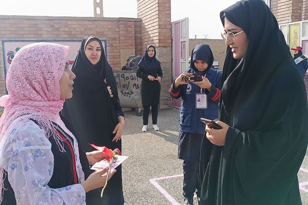 تجلی محبت و قدردانی از زحمات معلمان  در جشن سپاس معلم مدارس شهرستان ملارد 