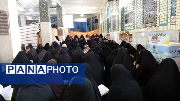 آوای دلنشین دعای عرفه در مساجد شهر بن طنین‌انداز شد