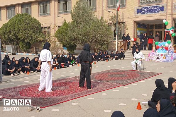 المپیاد ورزشی درون مدرسه‌ای به مناسبت هفته تربیت‌بدنی در دبیرستان دخترانه فدک